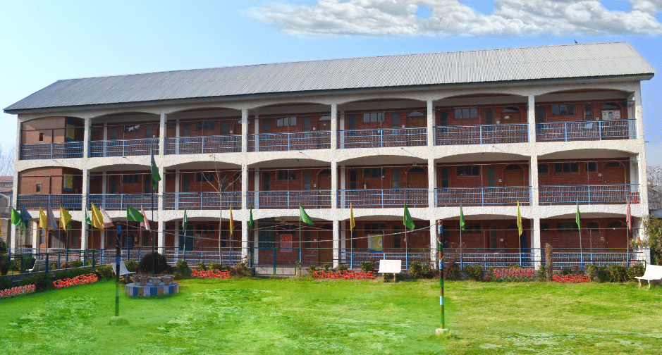 Jamia Tul Banat Saifni Srinagar Academic Building photo 2